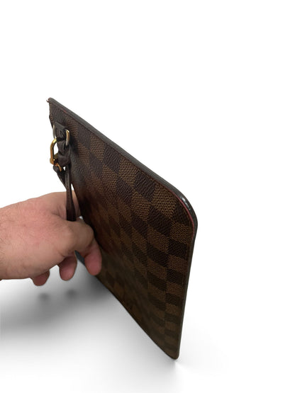 Vista laterale wristlet Louis Vuitton Neverfull Damier