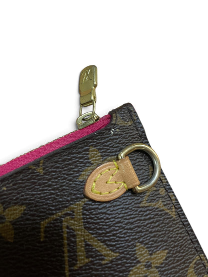 Dettaglio anello metallo dorato e zip Louis Vuitton Neverfull Pochette
