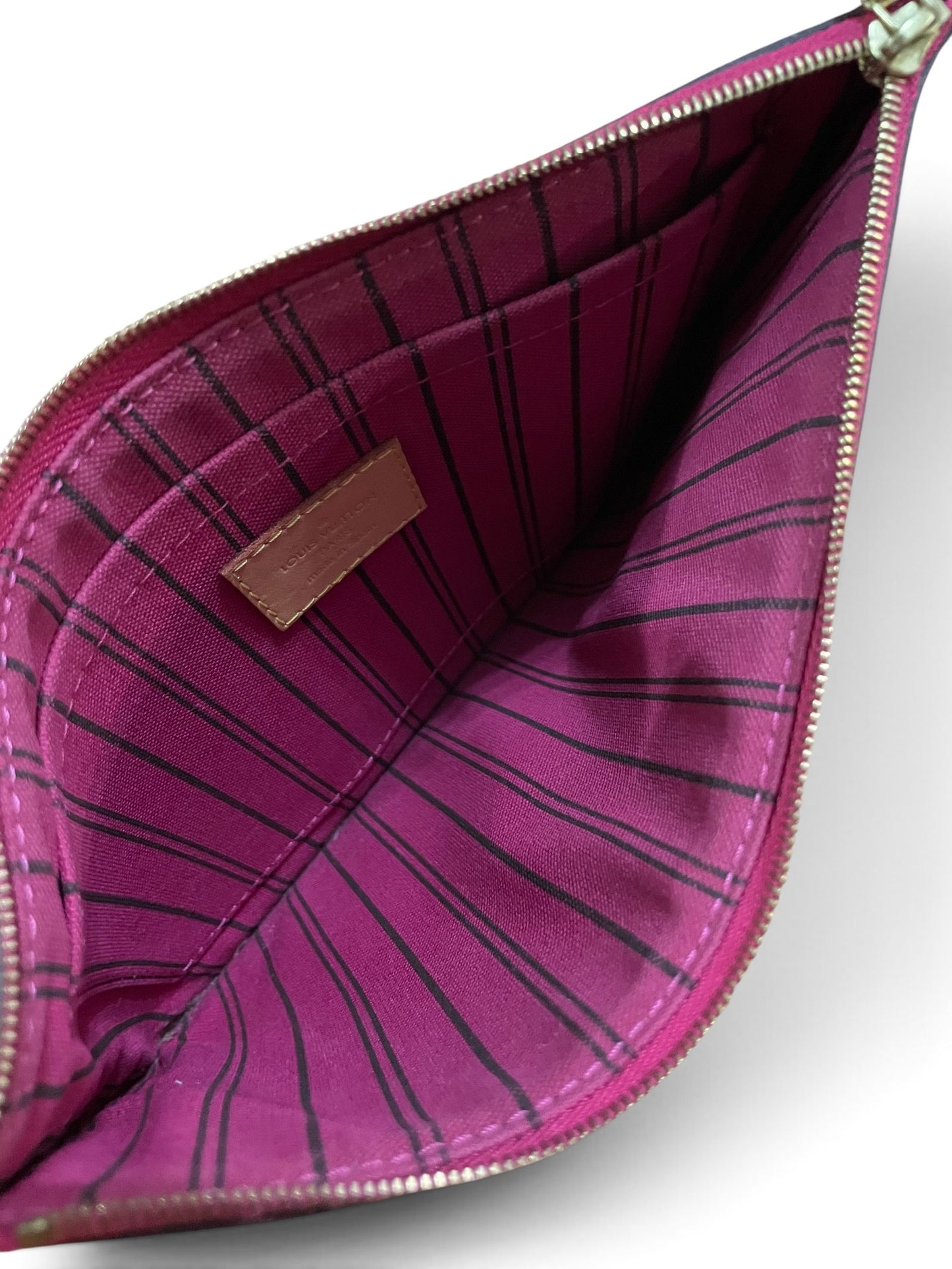 Interno rosa fuchsia a righe Louis Vuitton Pochette Neverfull