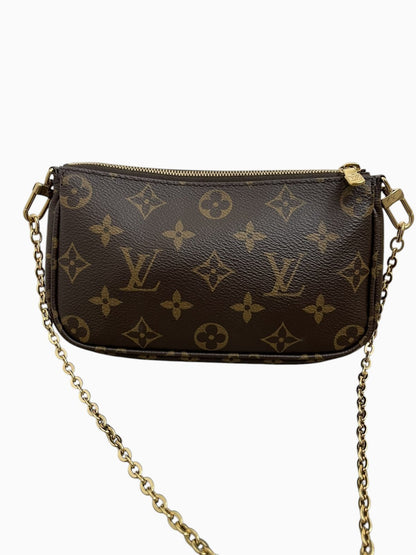 Vista posteriore della pochette piccola Louis Vuitton Monogram