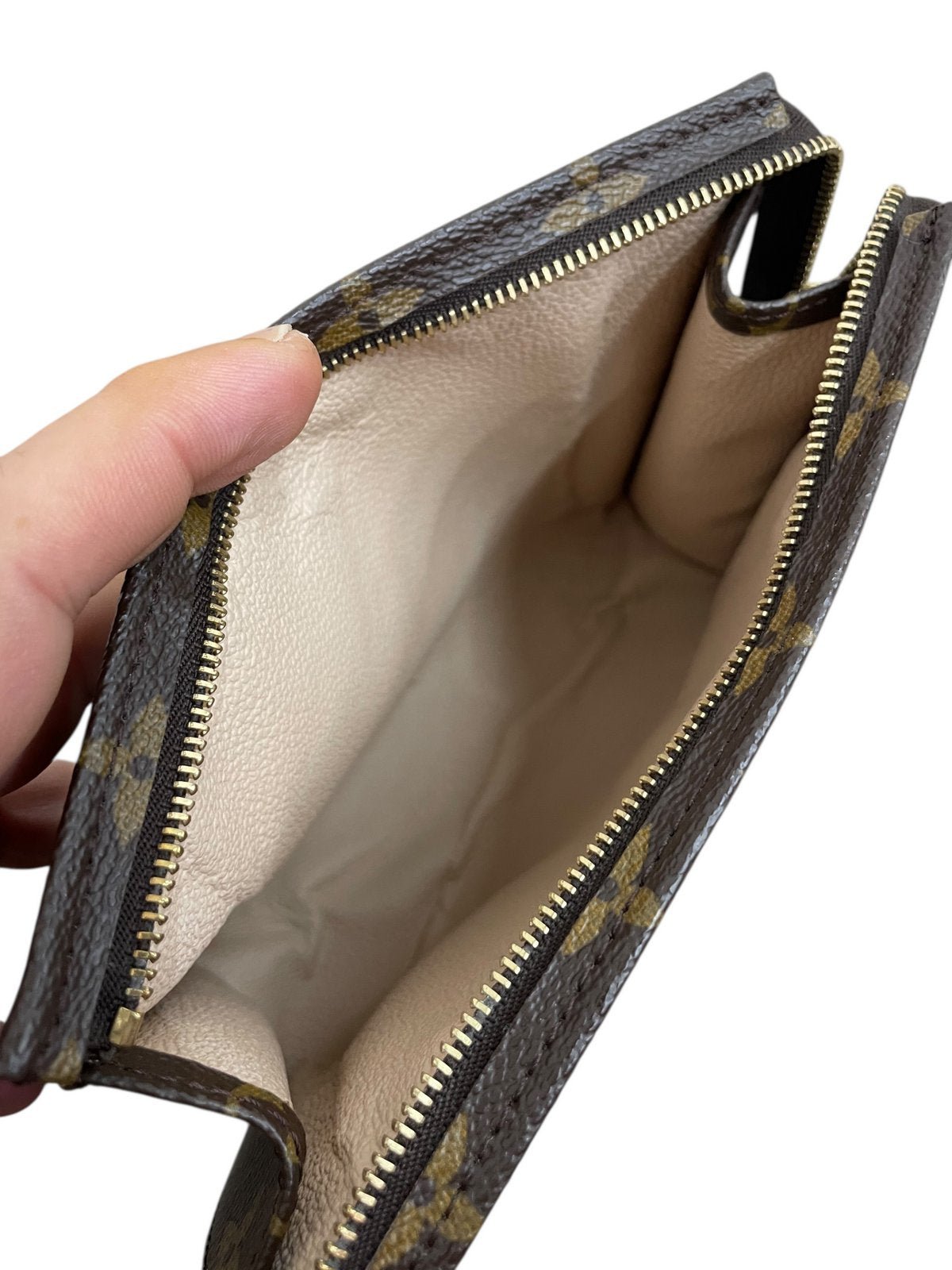 Louis Vuitton Pochette Toilette 19 cm monogram - AgeVintage