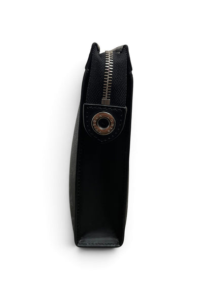 Lato destro pochette LV Eclipse con bottone e zip