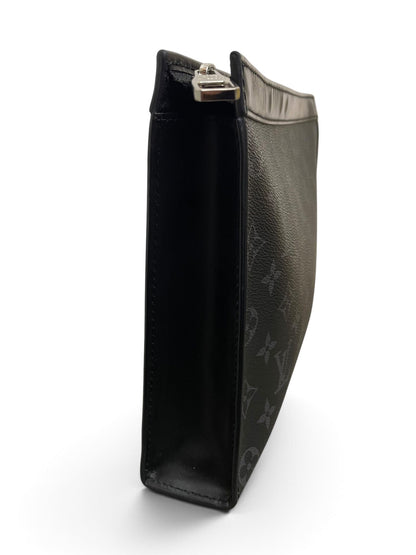 Lato sinistro pochette Louis Vuitton Eclipse con zip