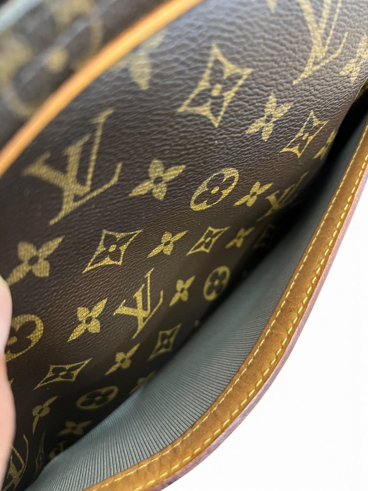 Dettaglio ravvicinato canvas monogram Louis Vuitton Reporter