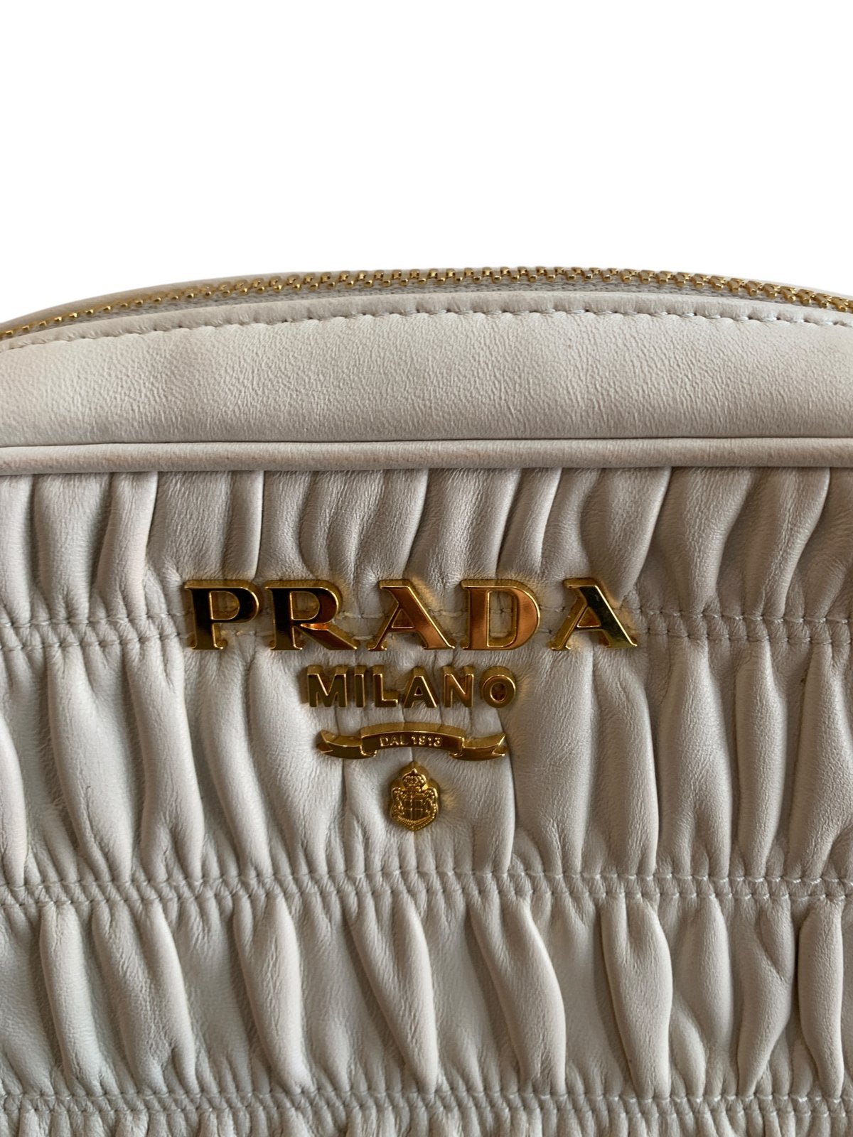 Prada 1BH112 borsa tracolla in pelle gaufré bianca - AgeVintage