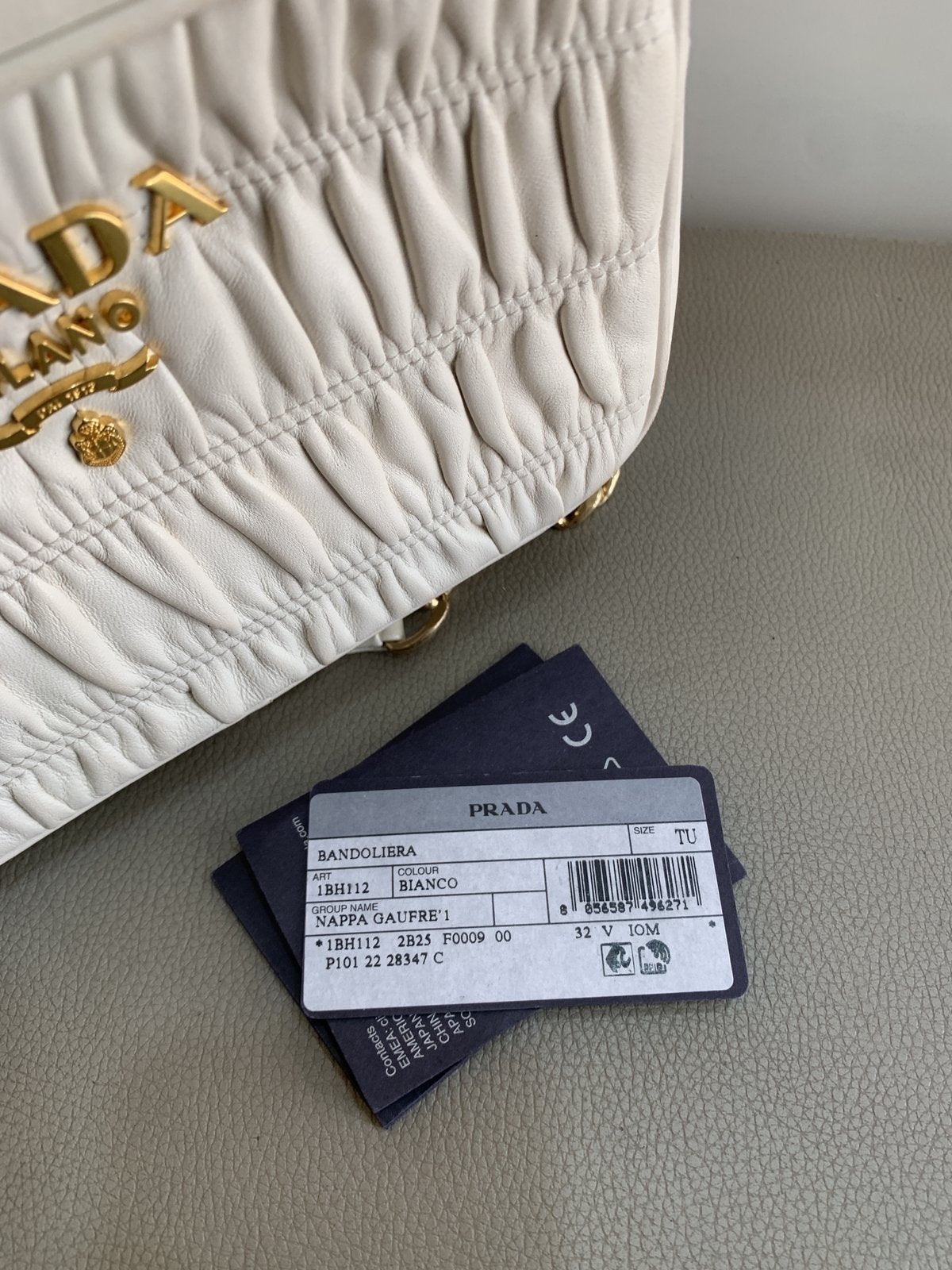 Prada 1BH112 borsa tracolla in pelle gaufré bianca - AgeVintage