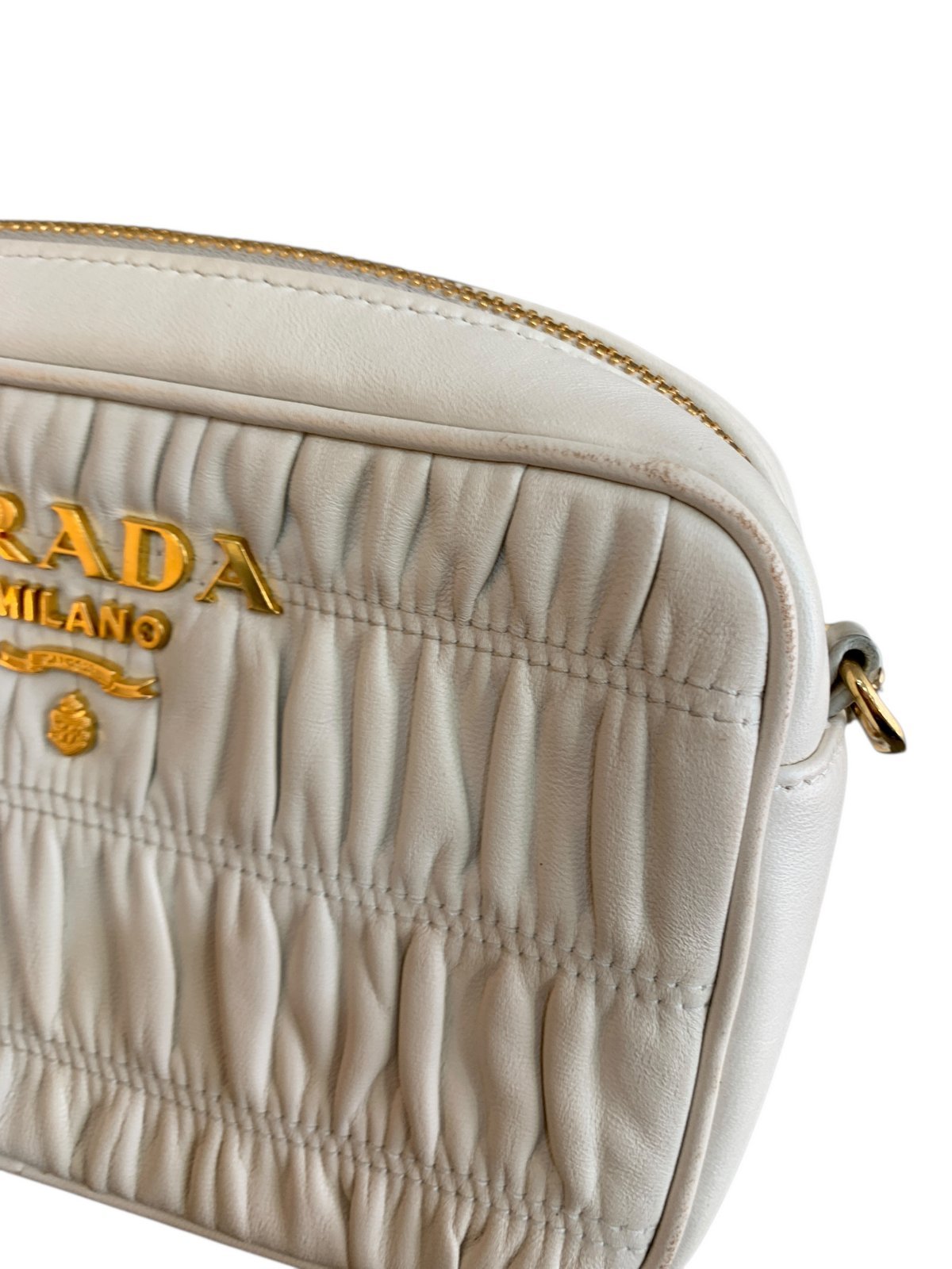 Prada 1BH112 borsa tracolla in pelle gaufré bianca - AgeVintage
