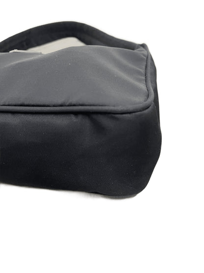 Dettaglio angolo inferiore destro Prada Hobo Bag nylon