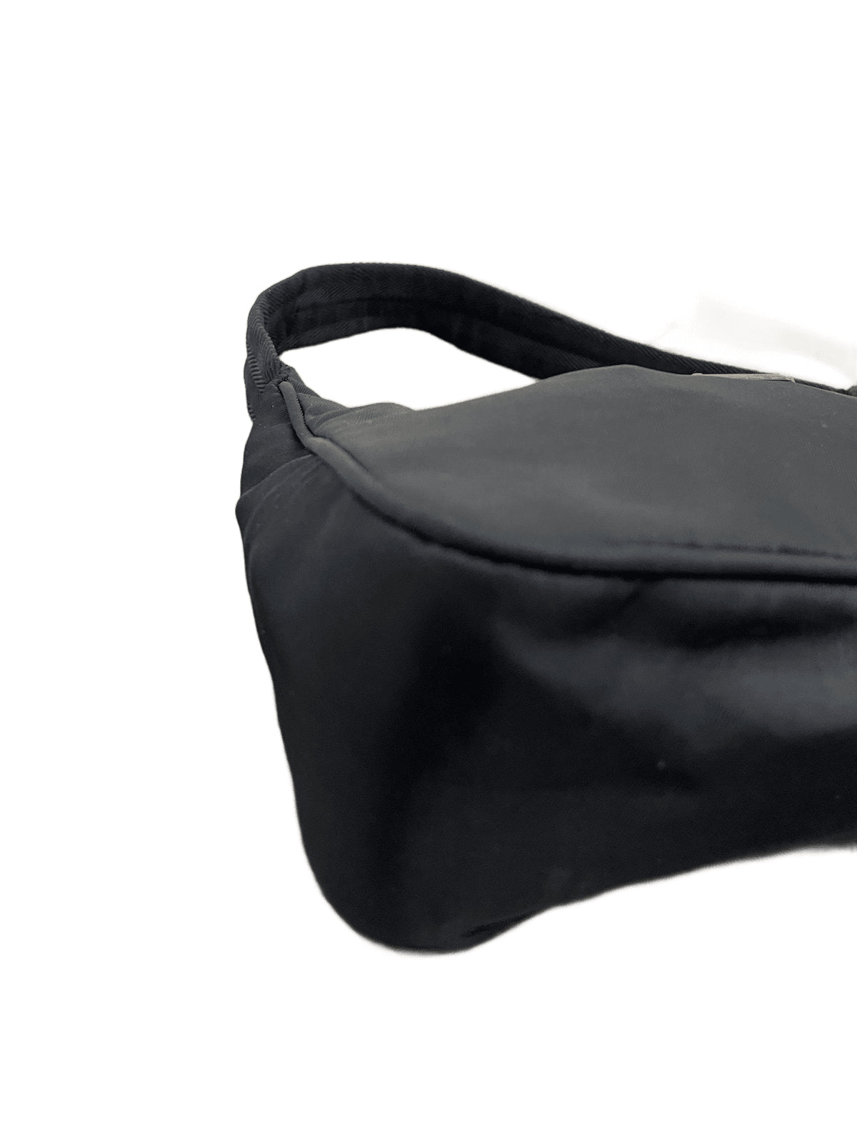Dettaglio angolo superiore sinistro Prada Hobo Bag