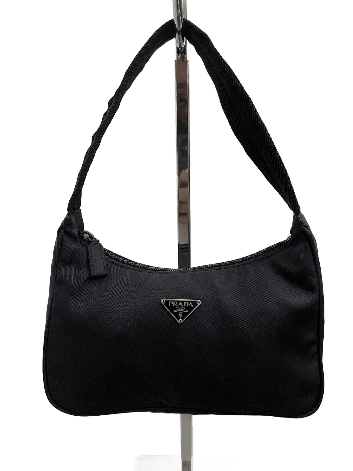 Prada Hobo Bag nylon nera anni 2000 vista frontale