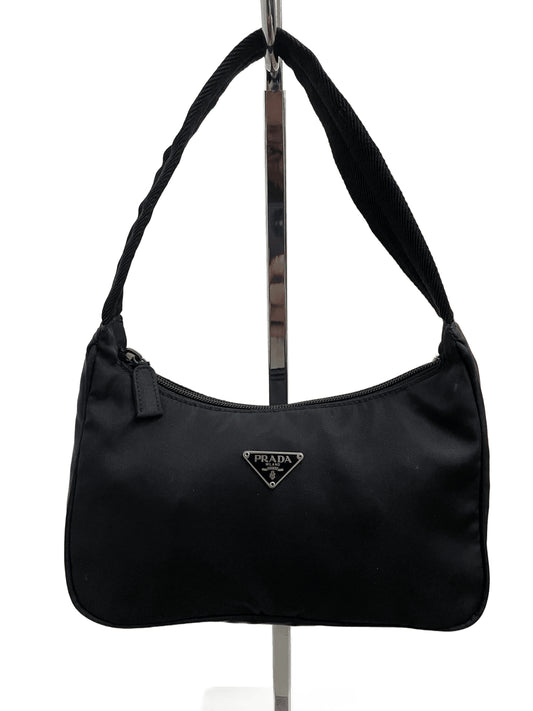 Prada Hobo Bag nylon nera anni 2000 vista frontale