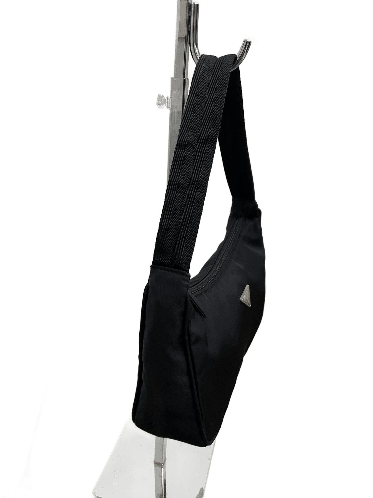 Prada Hobo Bag nylon nera vista laterale con manico