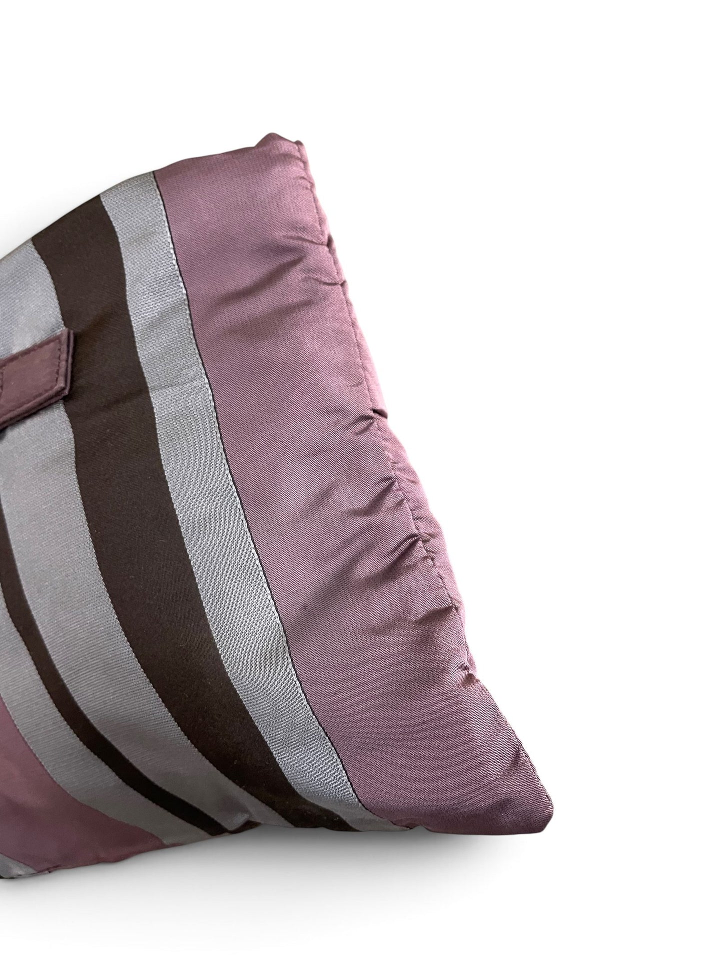 Lato sinistro pochette Prada satin a righe