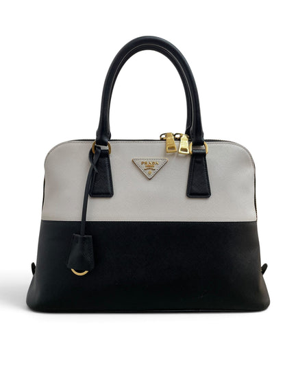 Fronte borsa Prada Promenade Saffiano bicolore bianco nero hardware dorato