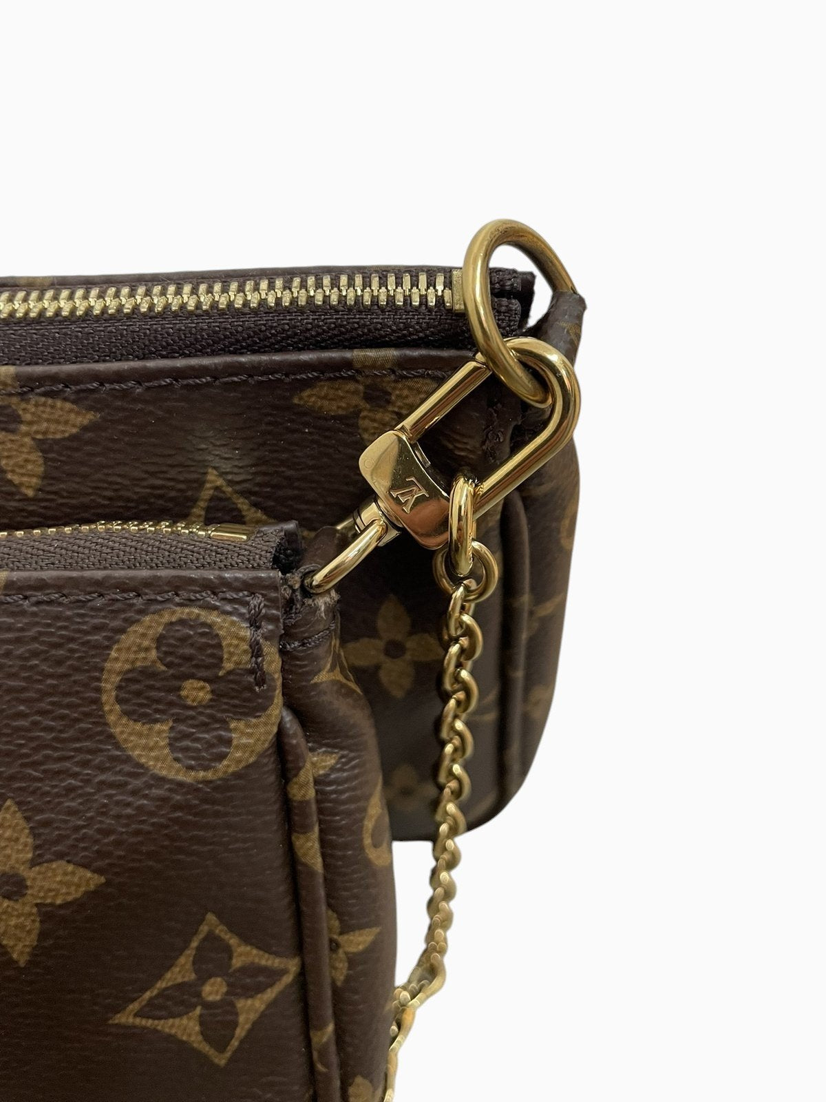 Vista laterale di profilo della borsa Louis Vuitton Multi Pochette sovrapposta