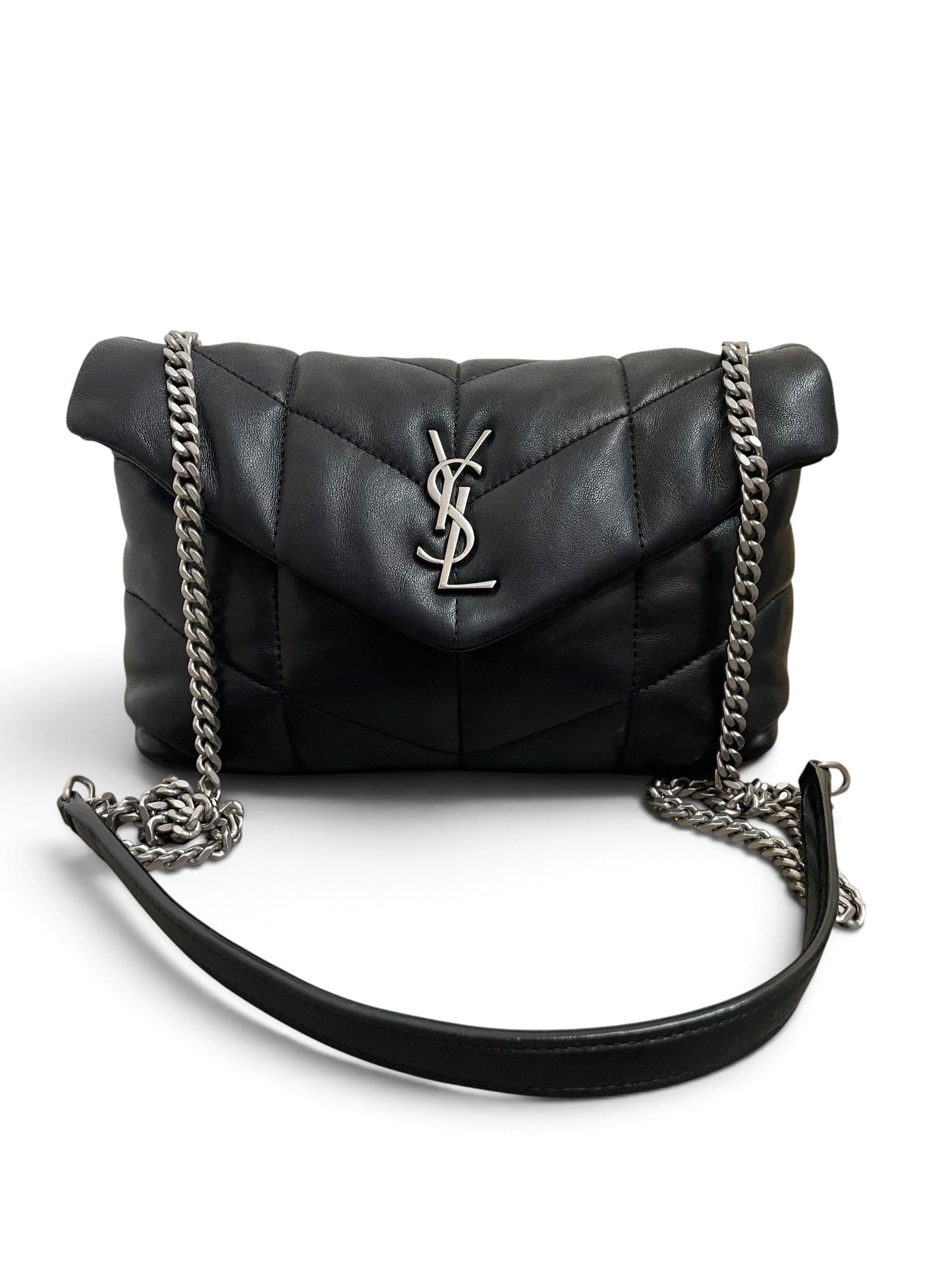 Saint Laurent Loulou Puffer Mini fronte logo YSL catena argento