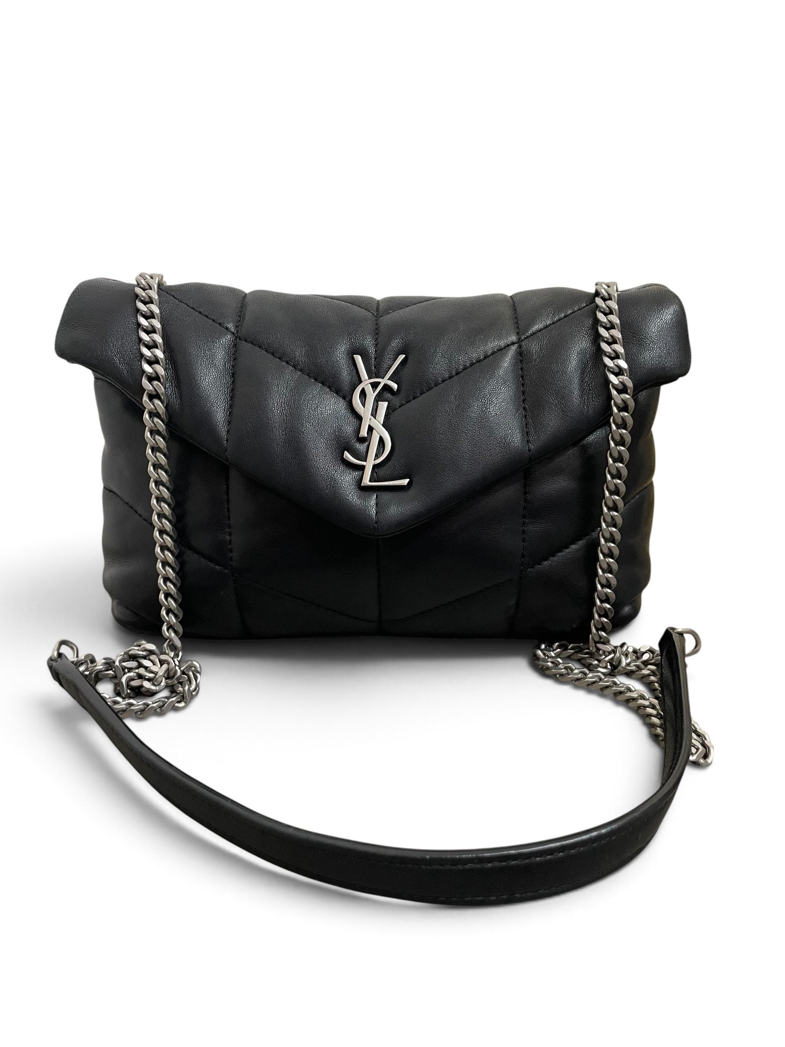 Saint Laurent Loulou Puffer Mini fronte logo YSL catena argento