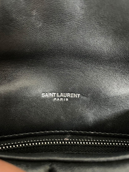 Logo Saint Laurent Paris impresso sulla pelle interna nera
