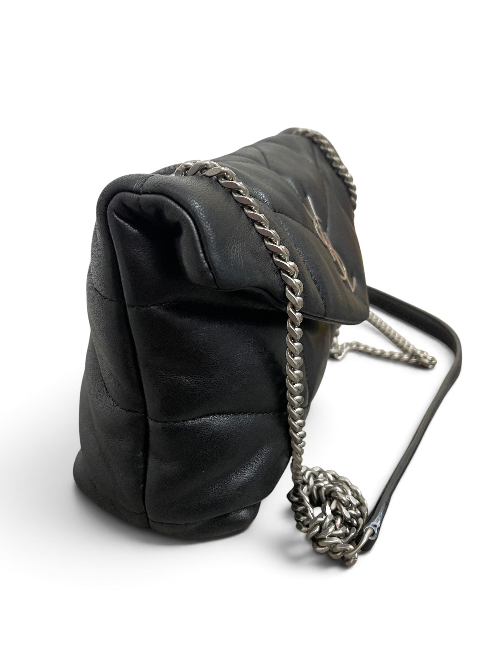 Profilo laterale Saint Laurent Loulou Puffer Mini nera