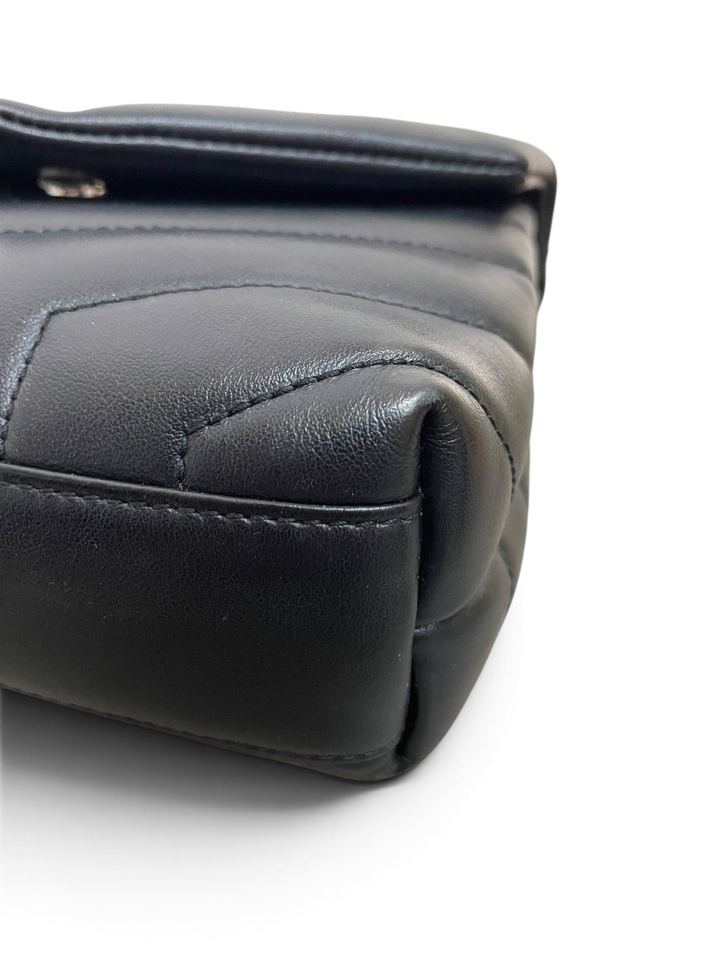 Angolo inferiore Saint Laurent Loulou Toy leggera usura