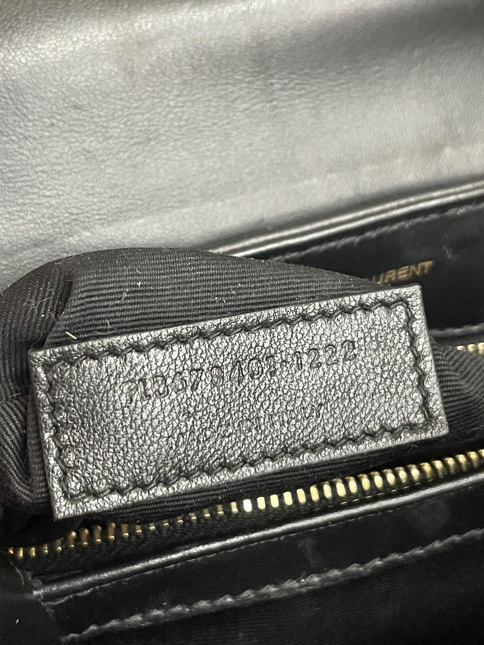 Codice seriale interno Saint Laurent Loulou Toy