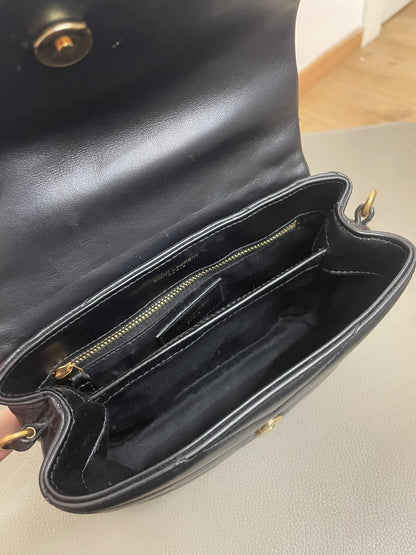 Interno Saint Laurent Loulou Toy Bag nera con scomparti