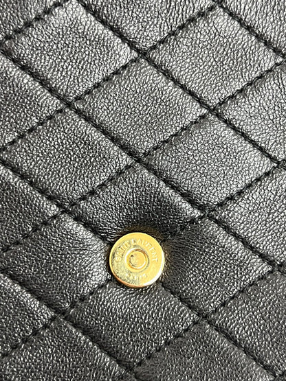 Pulsante magnetico dorato Saint Laurent su pelle trapuntata