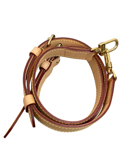 Tracolla in pelle Louis Vuitton arrotolata con dettagli dei moschettoni dorati.