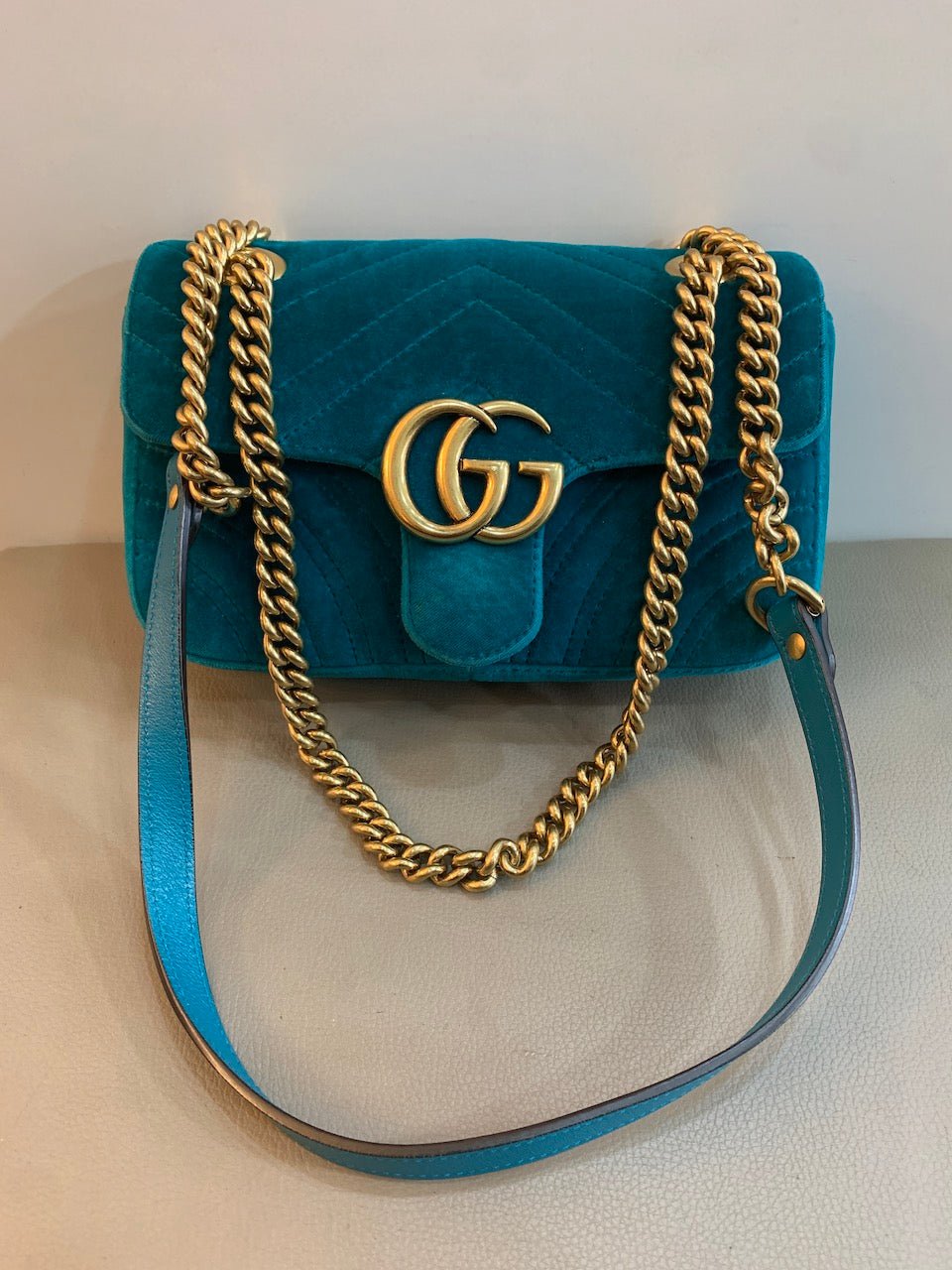 Gucci Marmon 22 cm flap in velluto turchese - AgeVintage