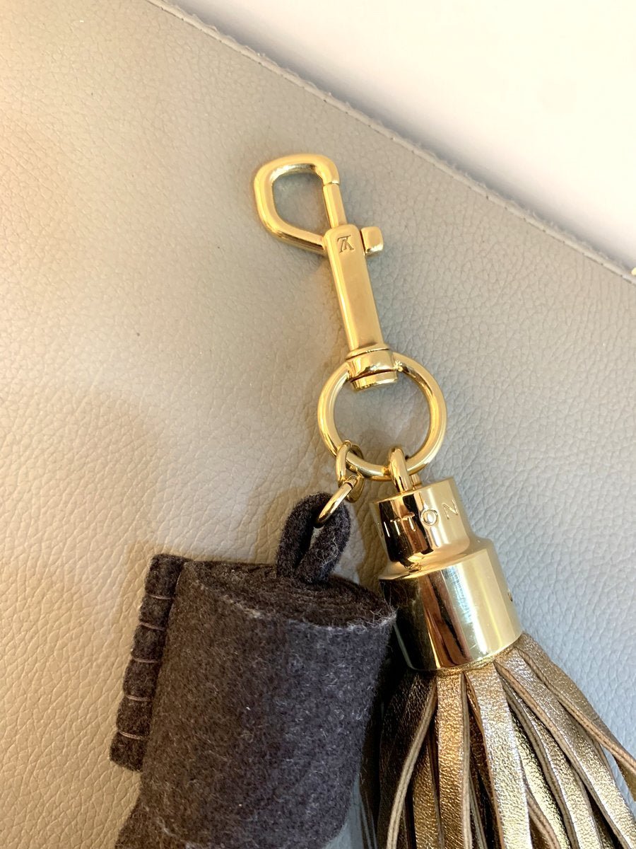 Louis Vuitton charm per borsa in pelle e feltro - AgeVintage