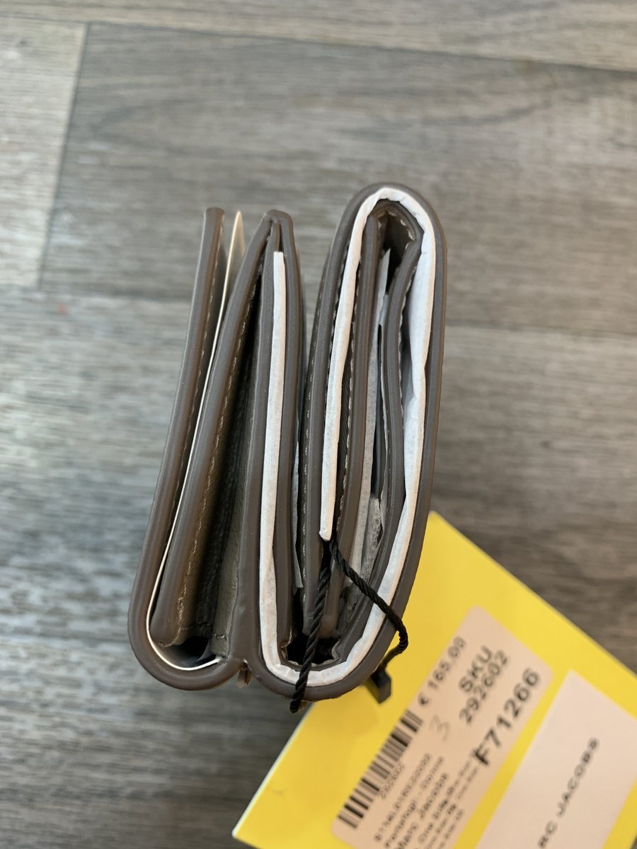 Marc Jacobs portafogli in pelle colore grigio fango - AgeVintage