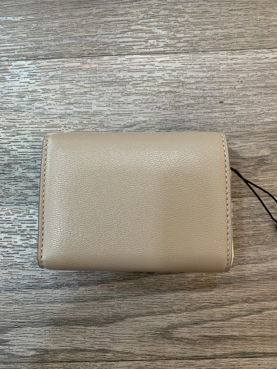 Marc Jacobs portafogli in pelle colore grigio fango - AgeVintage