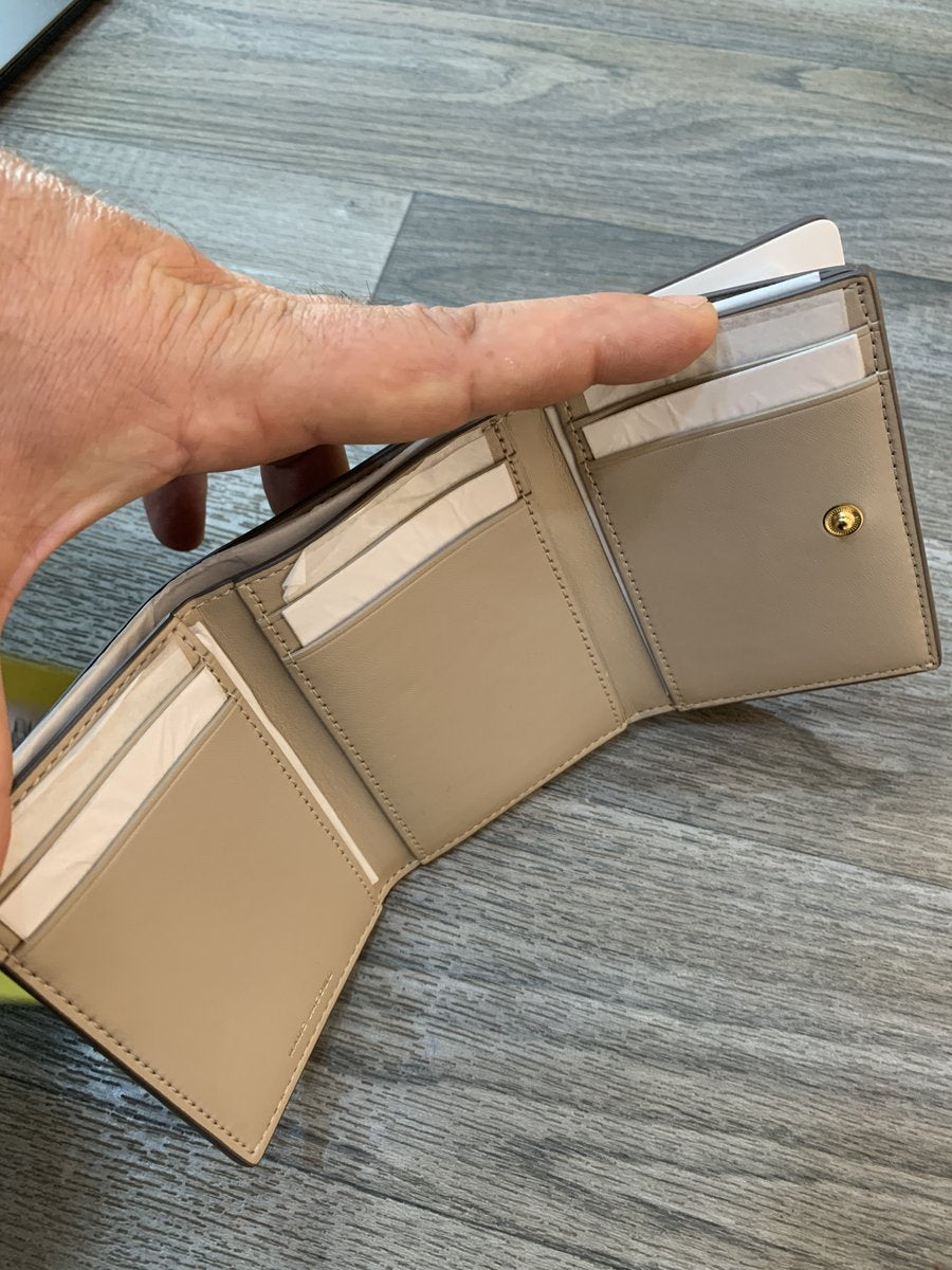 Marc Jacobs portafogli in pelle colore grigio fango - AgeVintage