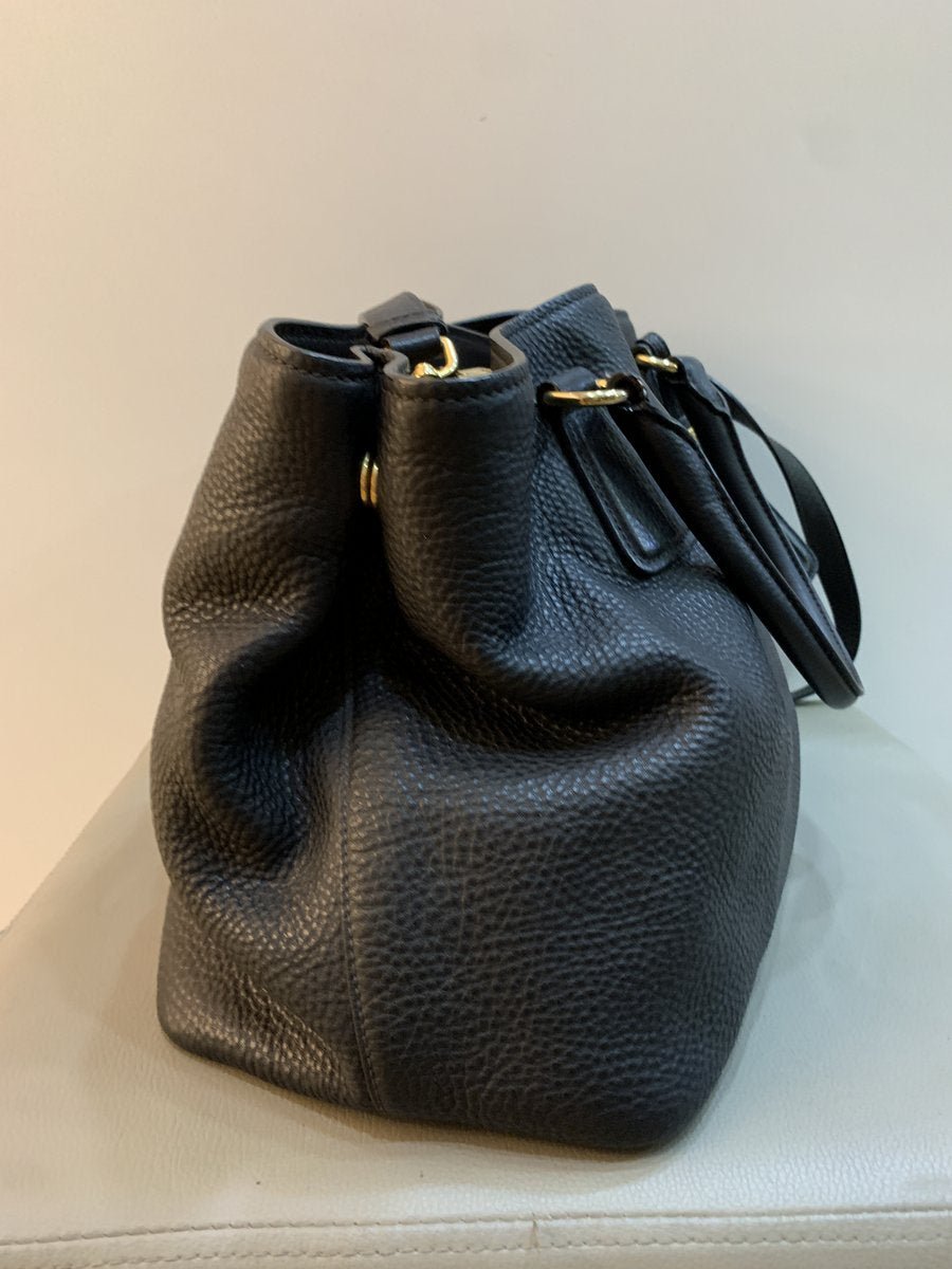 Prada Borsa a mano con tracolla in pelle colore nera - AgeVintage