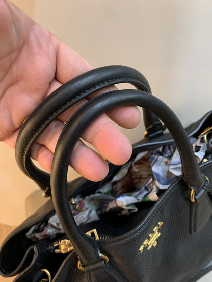 Prada Borsa a mano con tracolla in pelle colore nera - AgeVintage