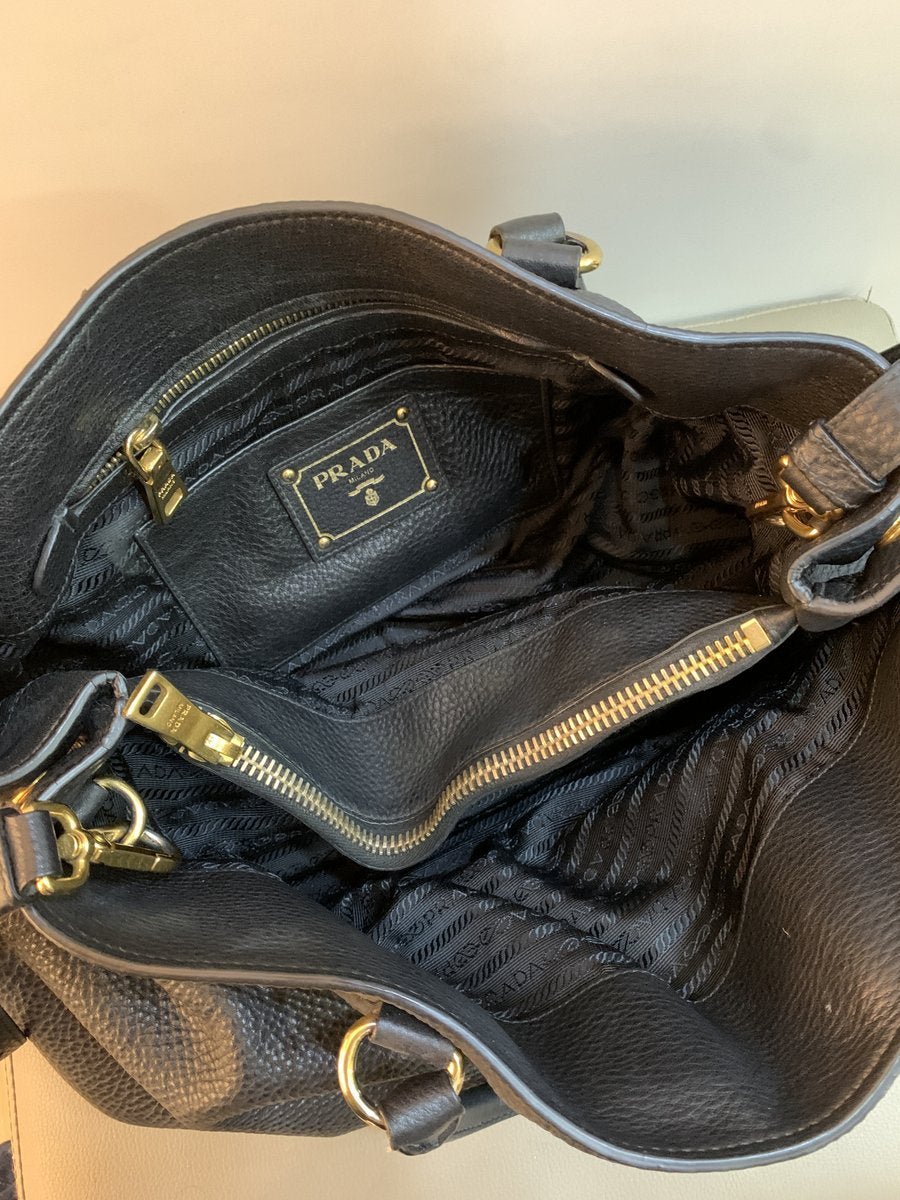 Prada Borsa a mano con tracolla in pelle colore nera - AgeVintage