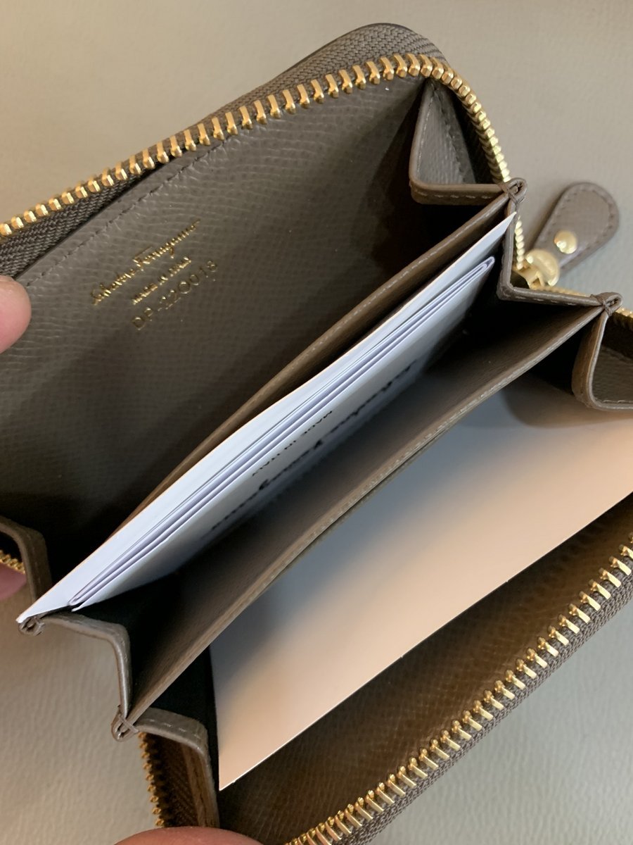 Salvatore Ferragamo portafoglio compatto - AgeVintage