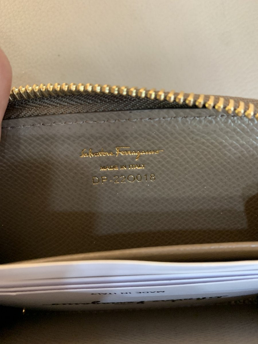 Salvatore Ferragamo portafoglio compatto - AgeVintage