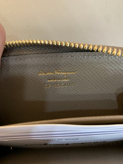 Salvatore Ferragamo portafoglio compatto - AgeVintage