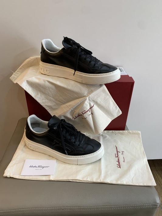 Salvatore Ferragamo sneakers modello BORG. - AgeVintage