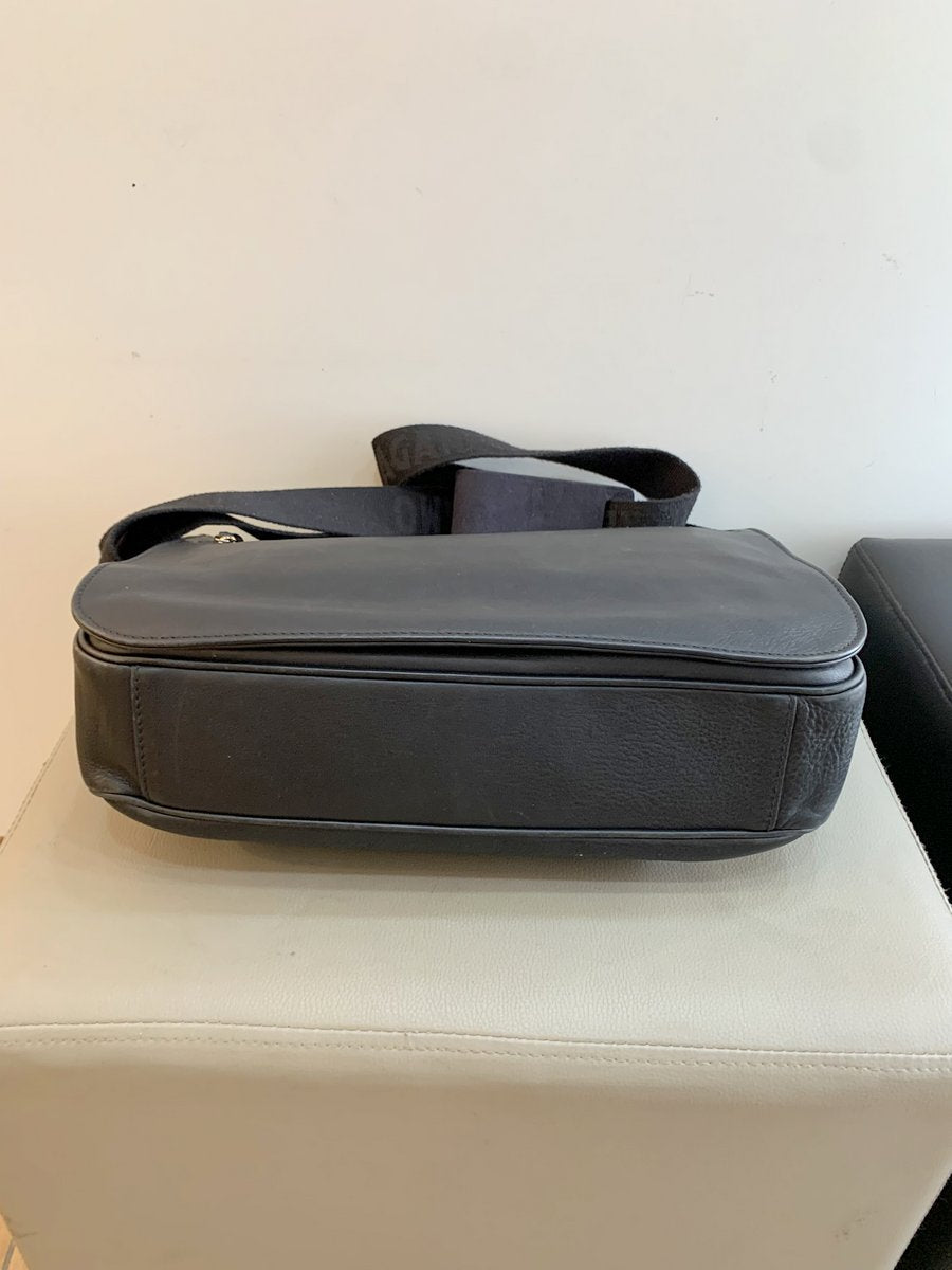 Salvatore Ferragamo tracolla unisex in pelle colore nera - AgeVintage